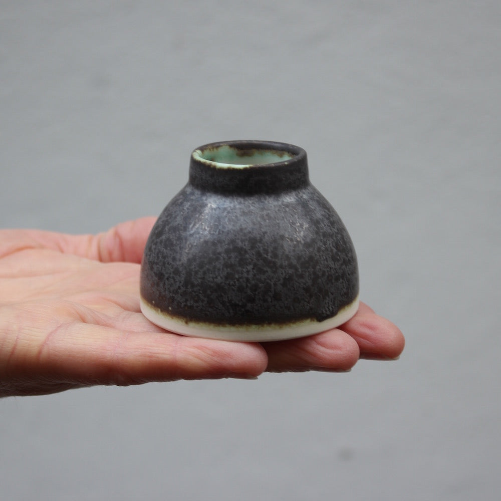 Minivase - Black Rutile