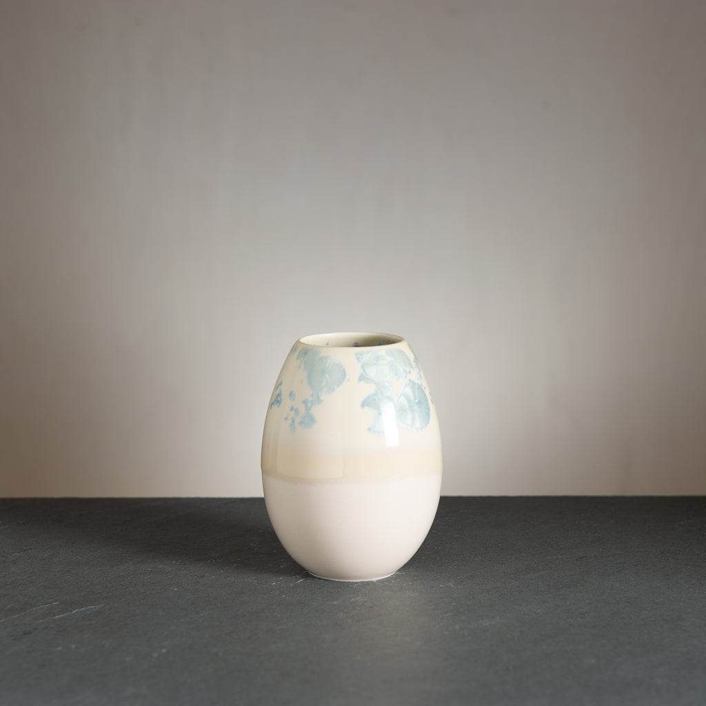 WAUW design Crystal vase. Håndlavet keramik lokalt produceret på Østerbro i København.